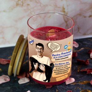 lumânare parfumată personalizată cadou, din ceară de soia și cu fitil din lemn, cu mesaj pentru prietenul care iubește toate animalele