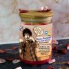 lumânare parfumată personalizată cadou, din ceară de soia și cu fitil din lemn, în borcan de sticlă cu capac de lemn, cu mesaj pentru prietenul care stă tot timpul cu iubita