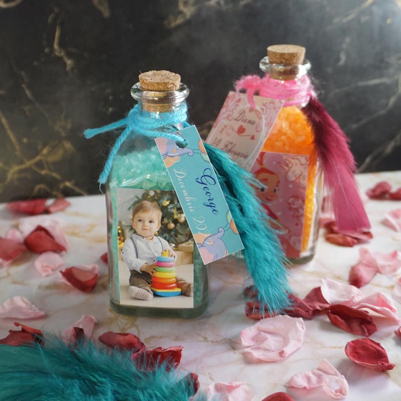 marturii-botez-sticla-saruri-parfumate-personalizata-sunshine-and-rope-3 mărturii de botez în sticle cu dop de plută, cu sare de baie parfumată și etichetă, personalizate cu imaginea copilului